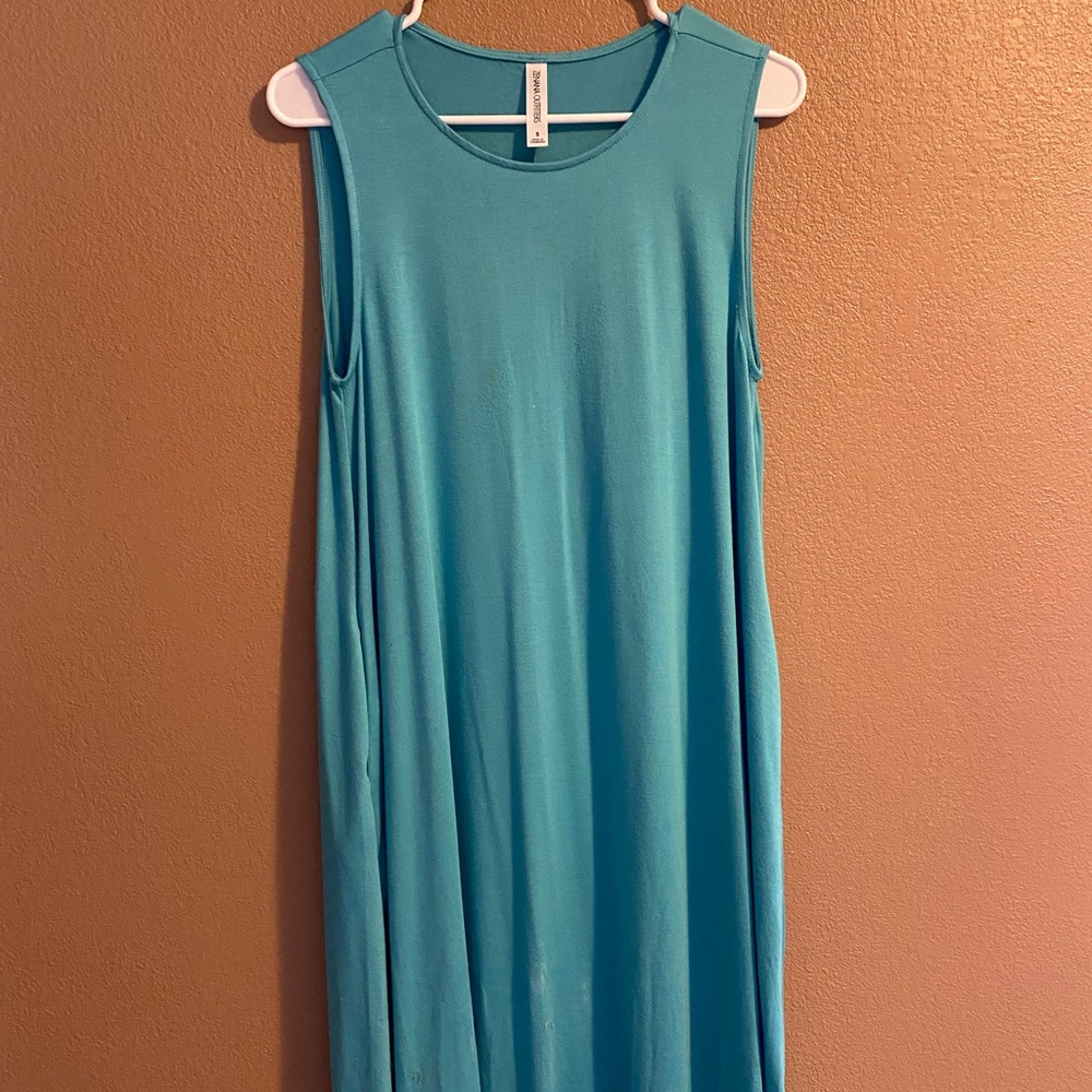 Women’s Dress. Pockets!!